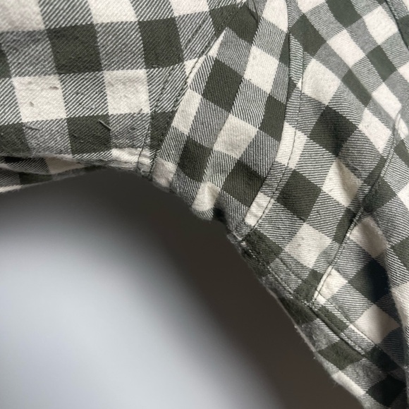 Duluth Trading co. | The Free Swingin’ Flannel Green Check - Picture 3 of 5